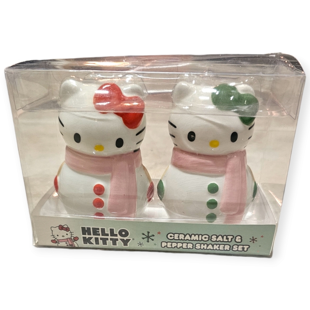 NWT Hello Kitty Winter Ceramic Salt & Pepper Shakers
